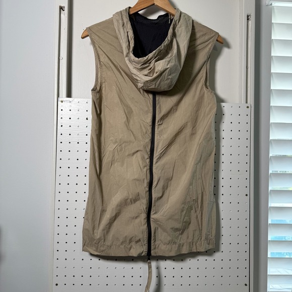 Nike Tech Hypermesh Sleeveless Windbreaker Vest Women's Khaki Nylon Lined - XS - Picture 7 of 14